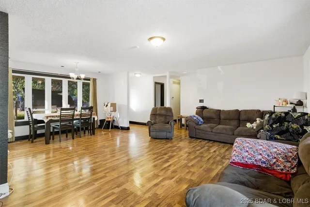 $399,000 | 749 Hwy D, Kaiser, MO 65047