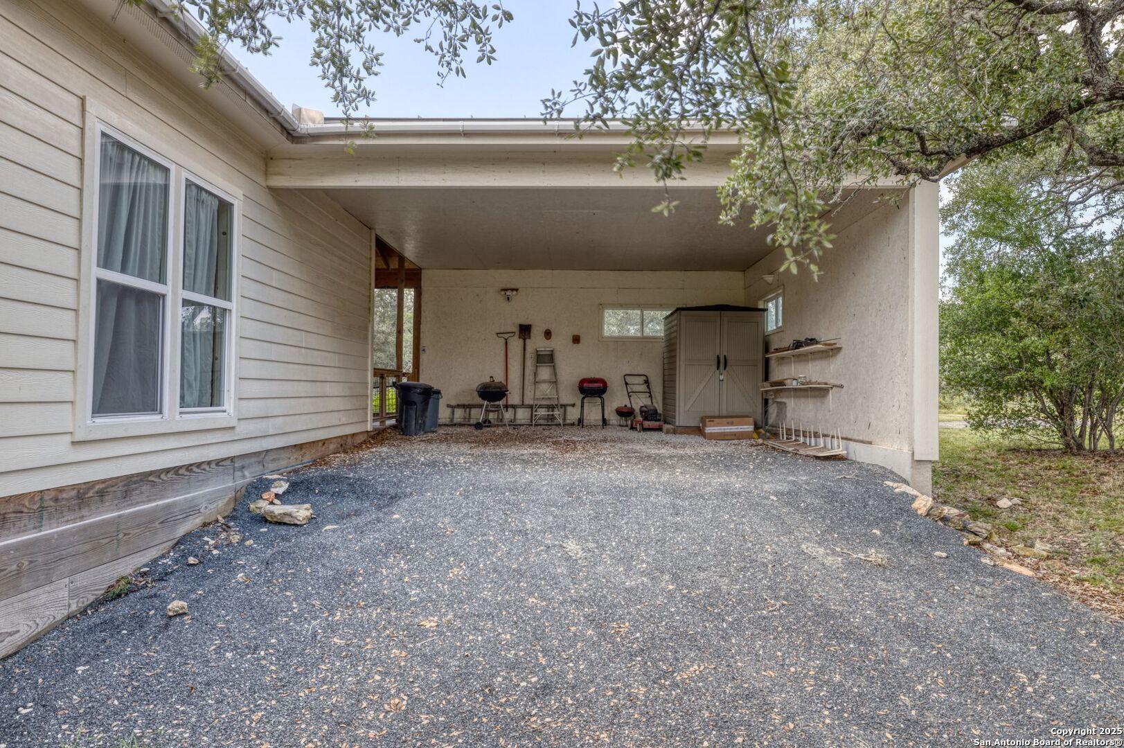 565 Loop Road Uvalde, TX 78801 - Photo 3 of 78