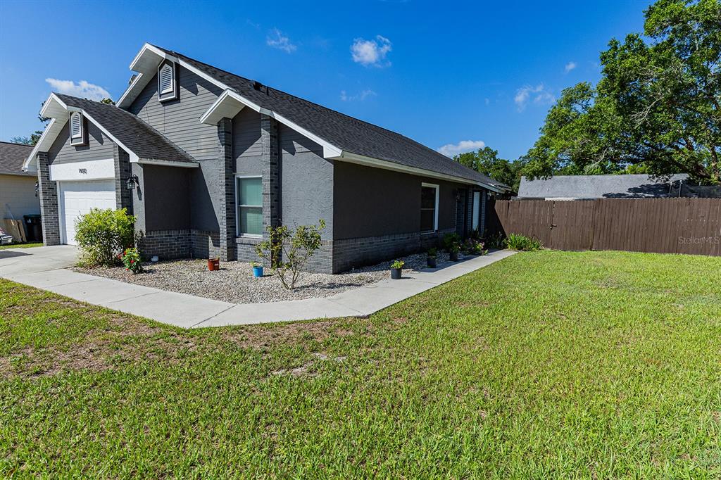 14000 Annhurst Court Orlando, FL 32826 - Photo 2 of 30