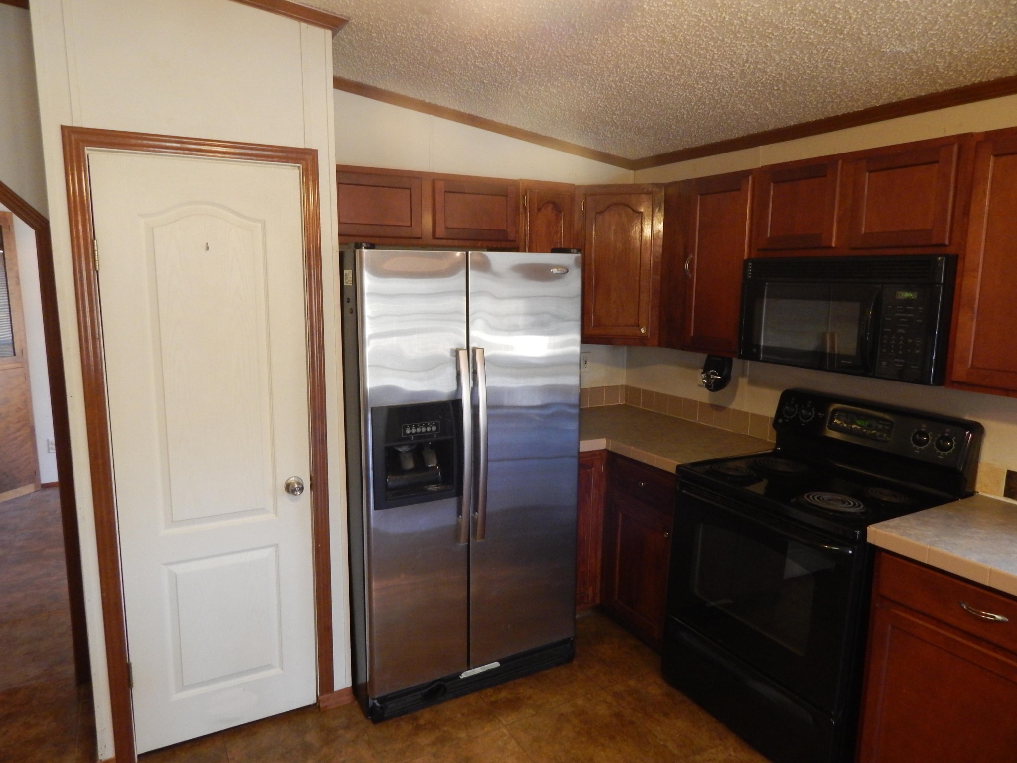 193 Crisman Road Heiskell, TN 37754 - Photo 26 of 31 a kitchen with a refrigerator stove and microwave