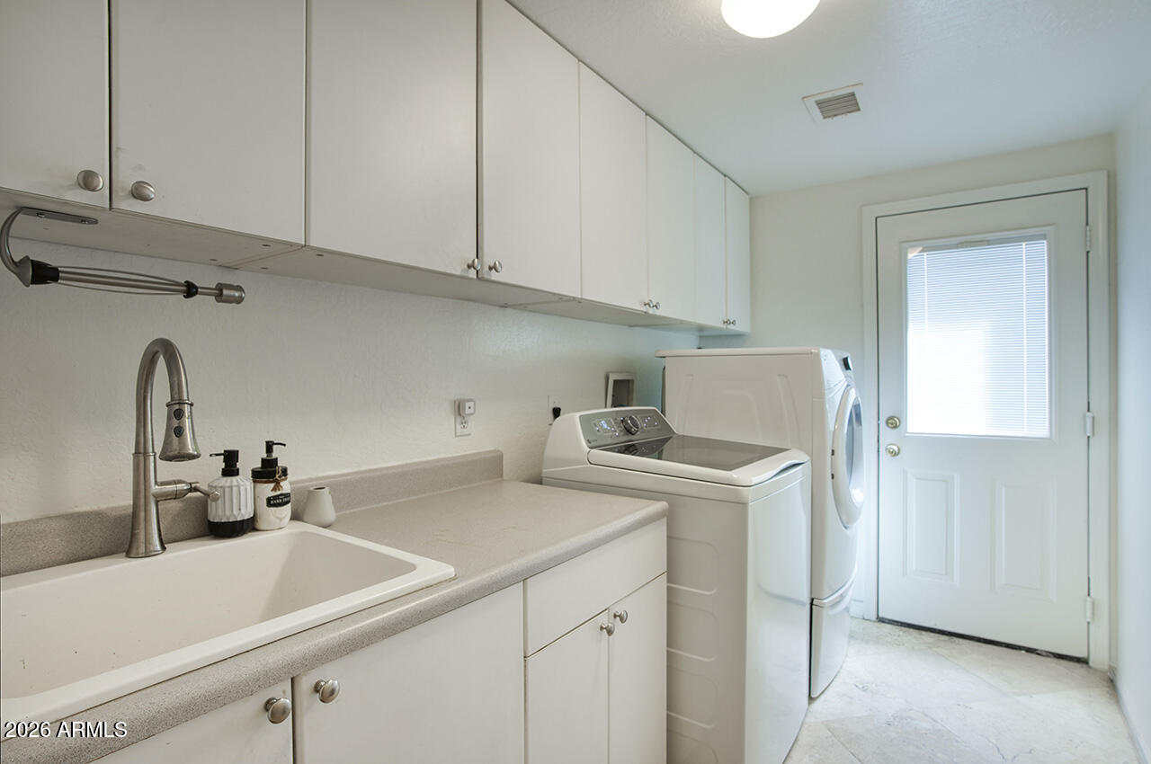 625 West Ocotillo Road Phoenix, AZ 85013 - Photo 18 of 28 Laundry room