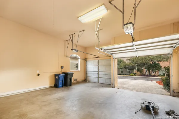 $2,750 | 18722 Calle Cierra, San Antonio, TX 78258