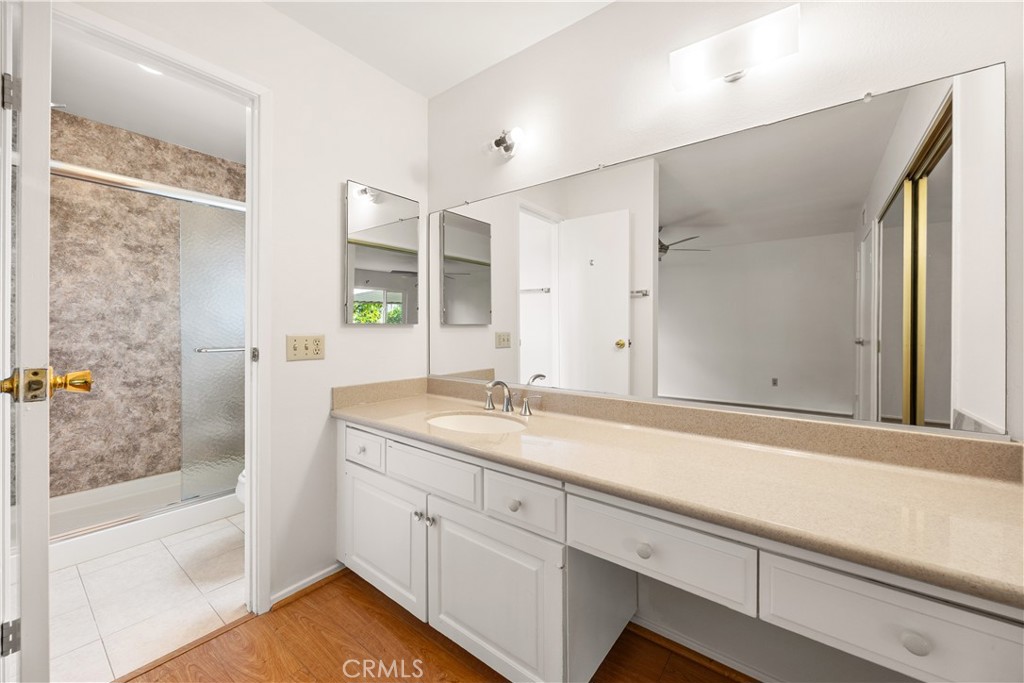 3430 Bahia Place Riverside, CA 92507 - Photo 23 of 34 a bathroom with a sink and a bathtub