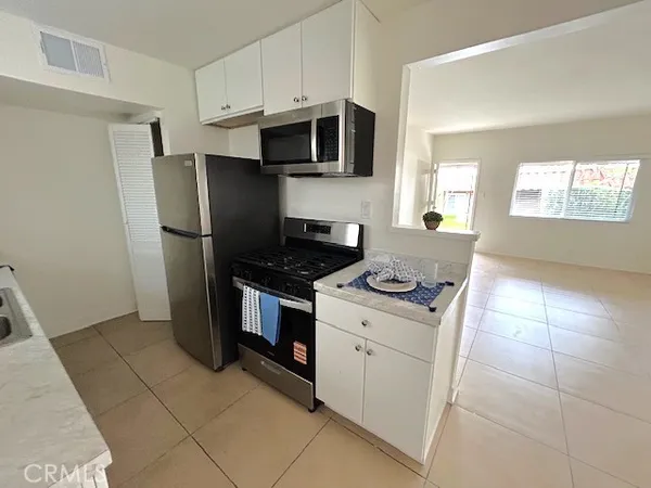 $1,695 | 37111 Cathedral Canyon Drive, Unit E, Cathedral City, CA 92234