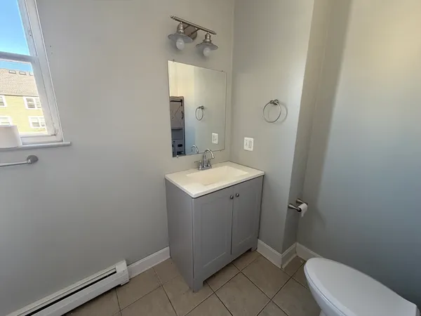 $1,800 | 1038 Main Street, Unit 2L, Worcester, MA 01603