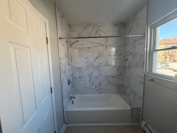 $1,800 | 1038 Main Street, Unit 2L, Worcester, MA 01603