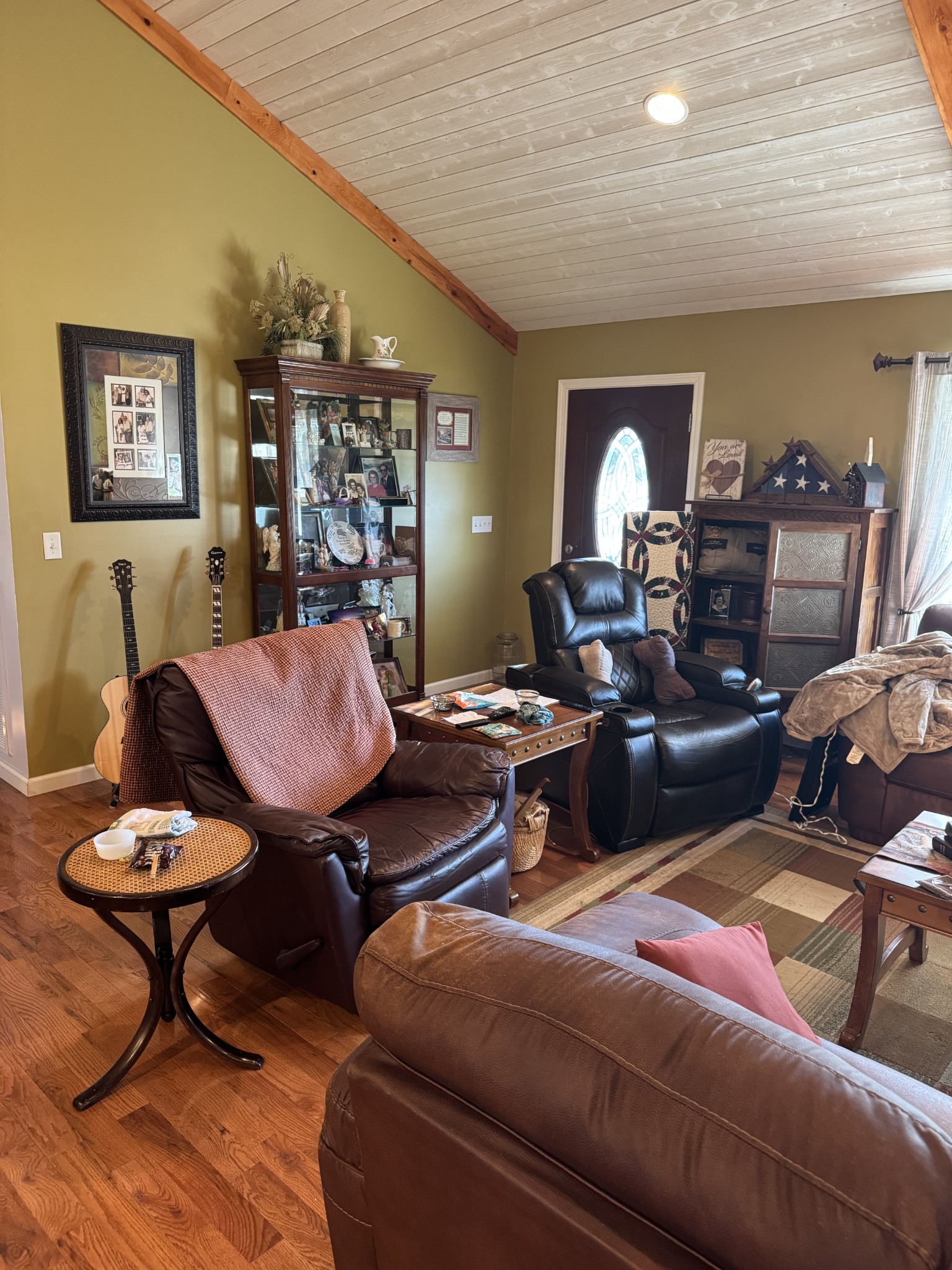 11144 Franklin Road Franklin, KY 42134 - Photo 36 of 47 a living room with furniture and a rug