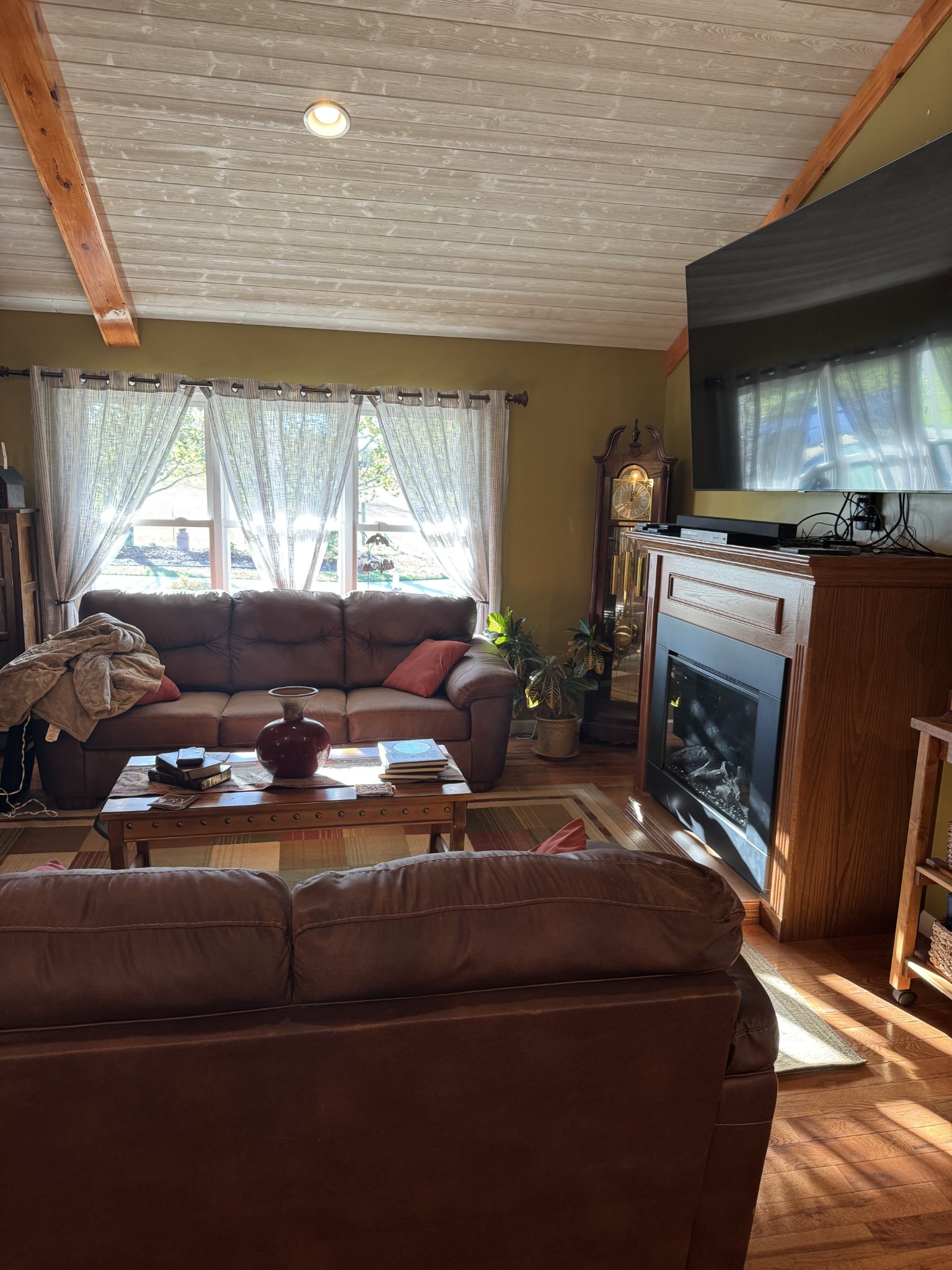 11144 Franklin Road Franklin, KY 42134 - Photo 38 of 47 a living room with furniture and a fireplace