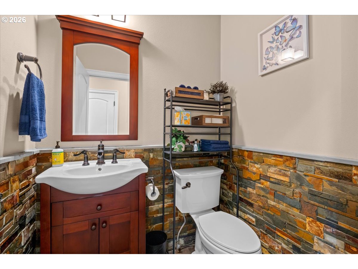 5592 Southwest Norris Terrace Beaverton, OR 97007 - Photo 15 of 31 Bathroom