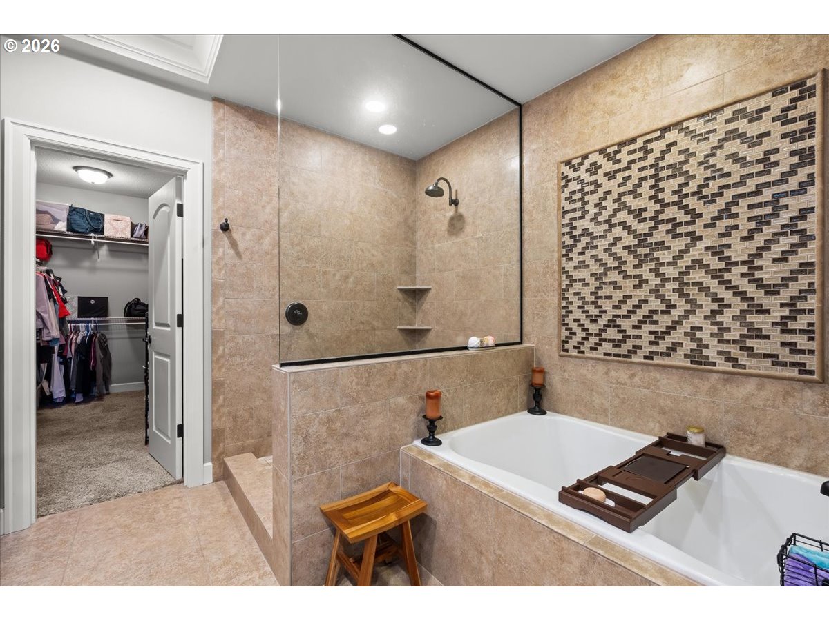 5592 Southwest Norris Terrace Beaverton, OR 97007 - Photo 19 of 31 Owner's Suite Bathroom