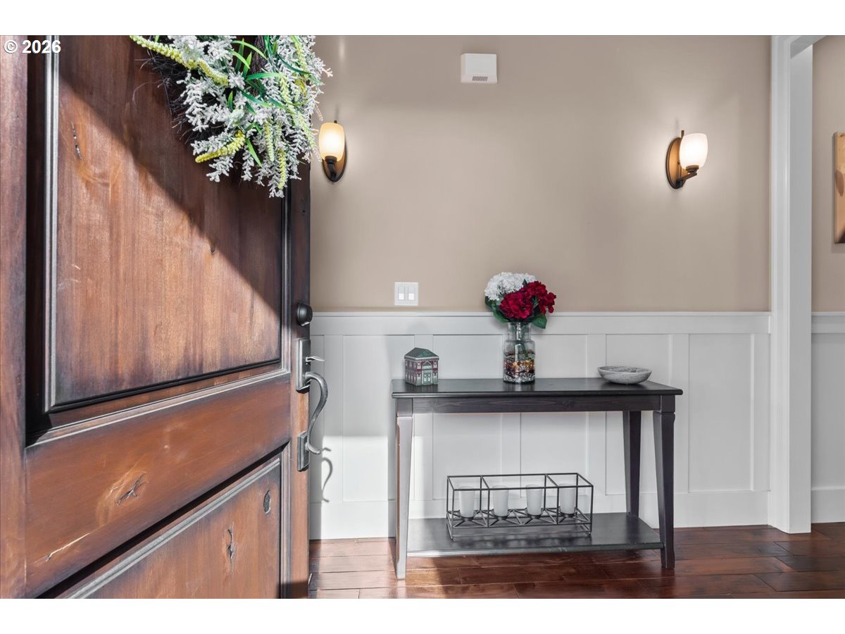 5592 Southwest Norris Terrace Beaverton, OR 97007 - Photo 6 of 31 Entrance/Foyer