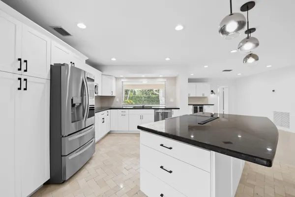 $799,900 | 5660 Southwest 9th Street, Plantation, FL 33317