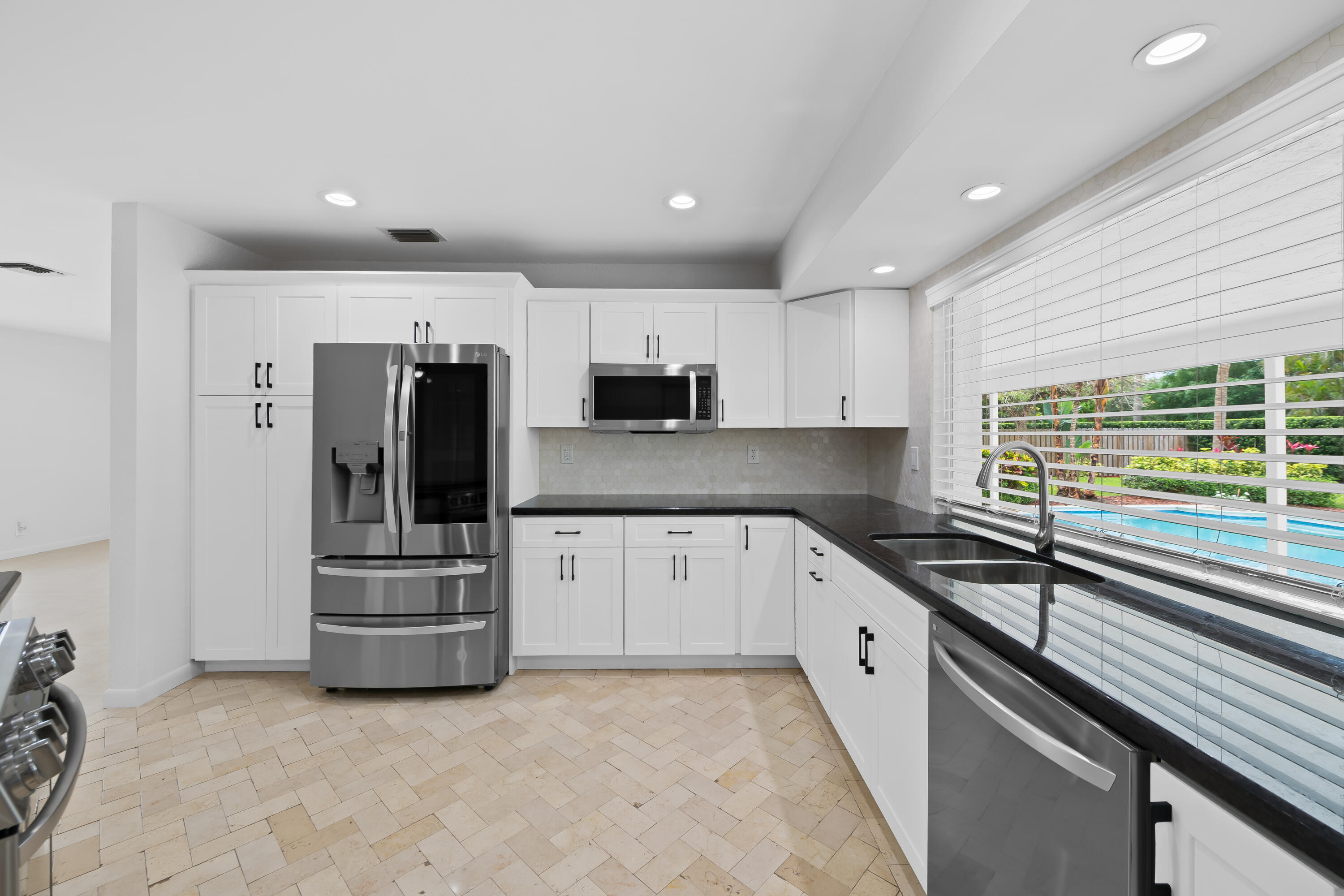 5660 Southwest 9th Street Plantation, FL 33317 - Photo 9 of 58 DSC_2155