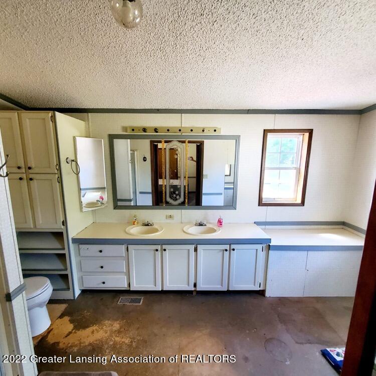 4875 Bond Road Onondaga, MI 49264 - Photo 21 of 38 Bathroom