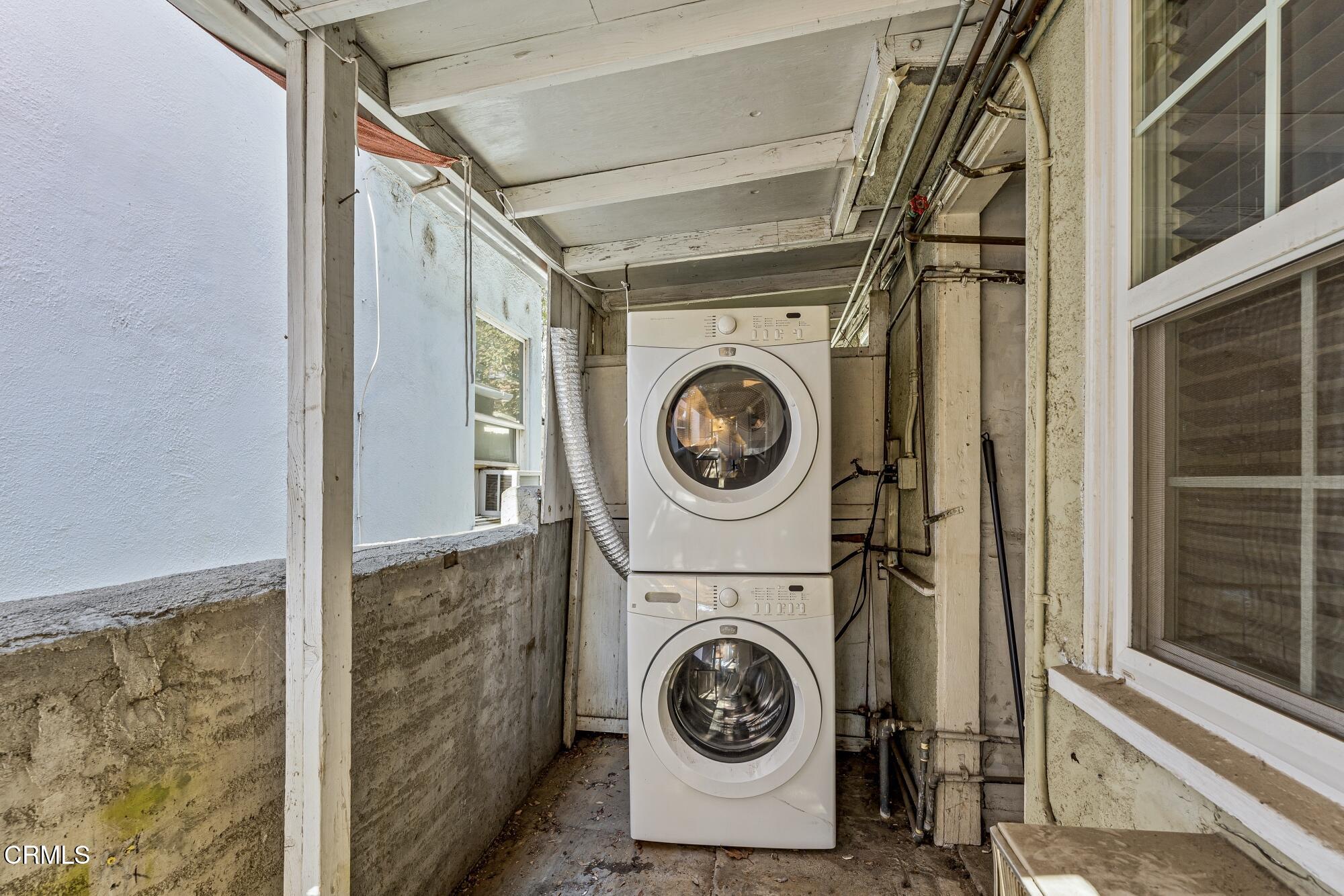 419 West Riverside Drive Burbank, CA 91506 - Photo 25 of 74 419 Riverside Drive_Low Res 025