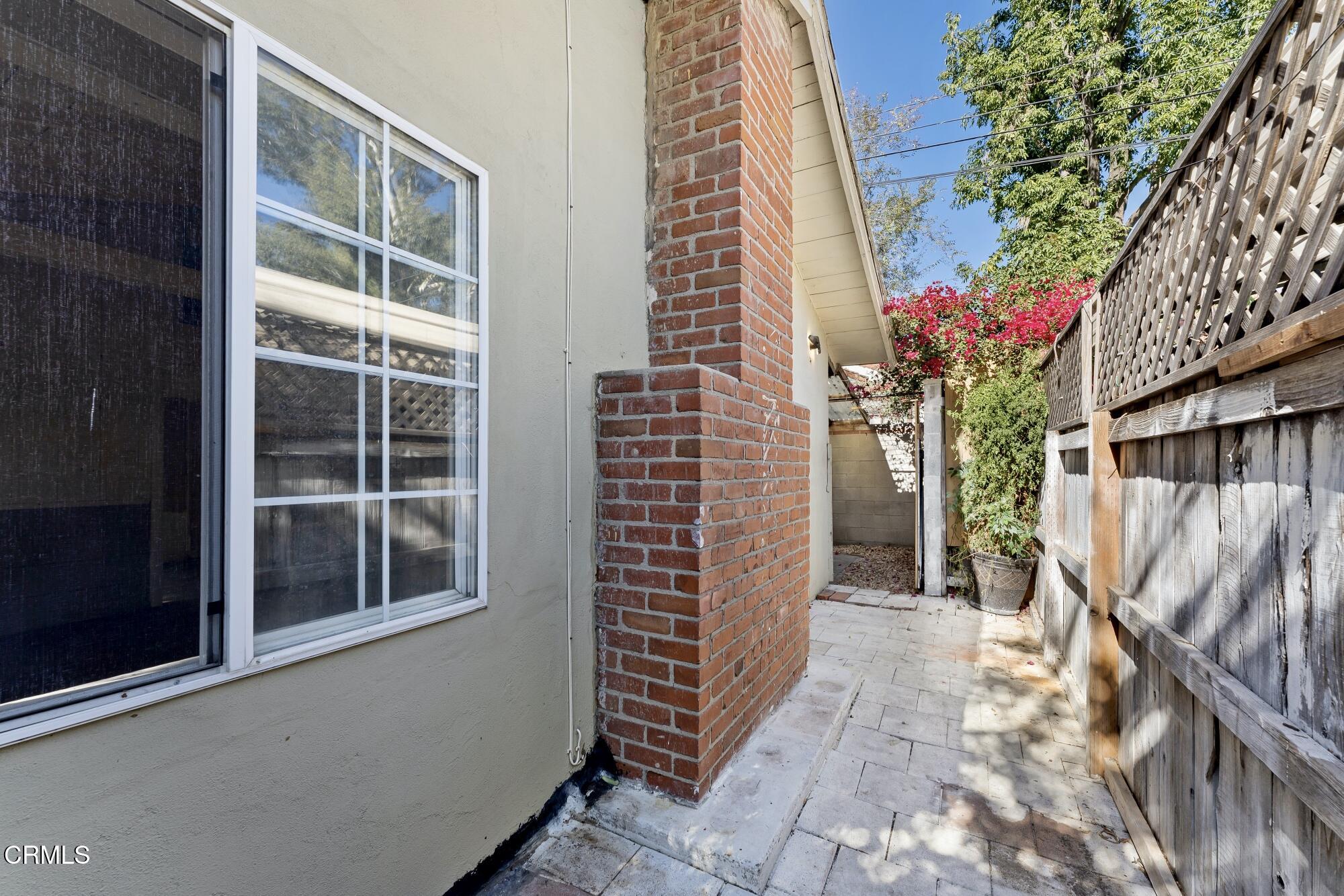 419 West Riverside Drive Burbank, CA 91506 - Photo 53 of 74 419 Riverside Drive_Low Res 053