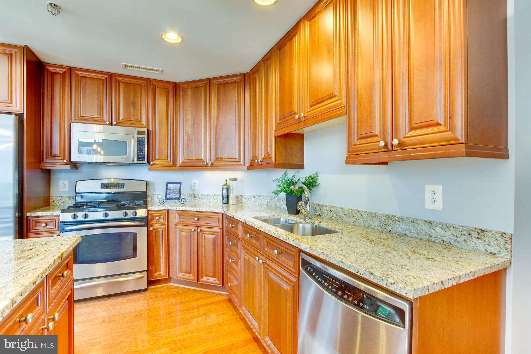 11990 Market Street, Unit 1401 Reston, VA 20190 - Photo 3 of 69 Kitchen