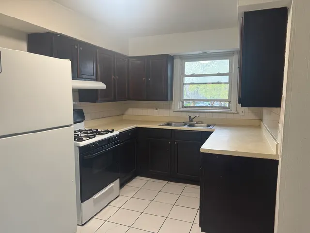 $1,800 | 8300 South Vernon Avenue, Unit 2E, Chicago, IL 60619