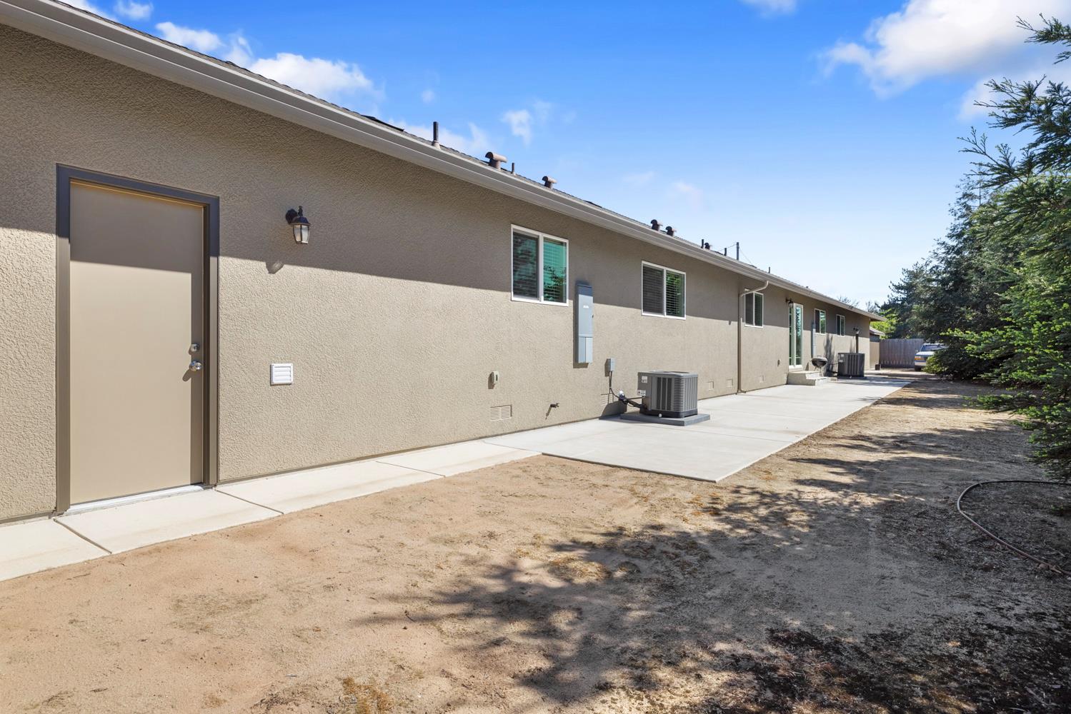 1255 Root Road Modesto, CA 95357 - Photo 36 of 52 a front view of a house with a snow yard