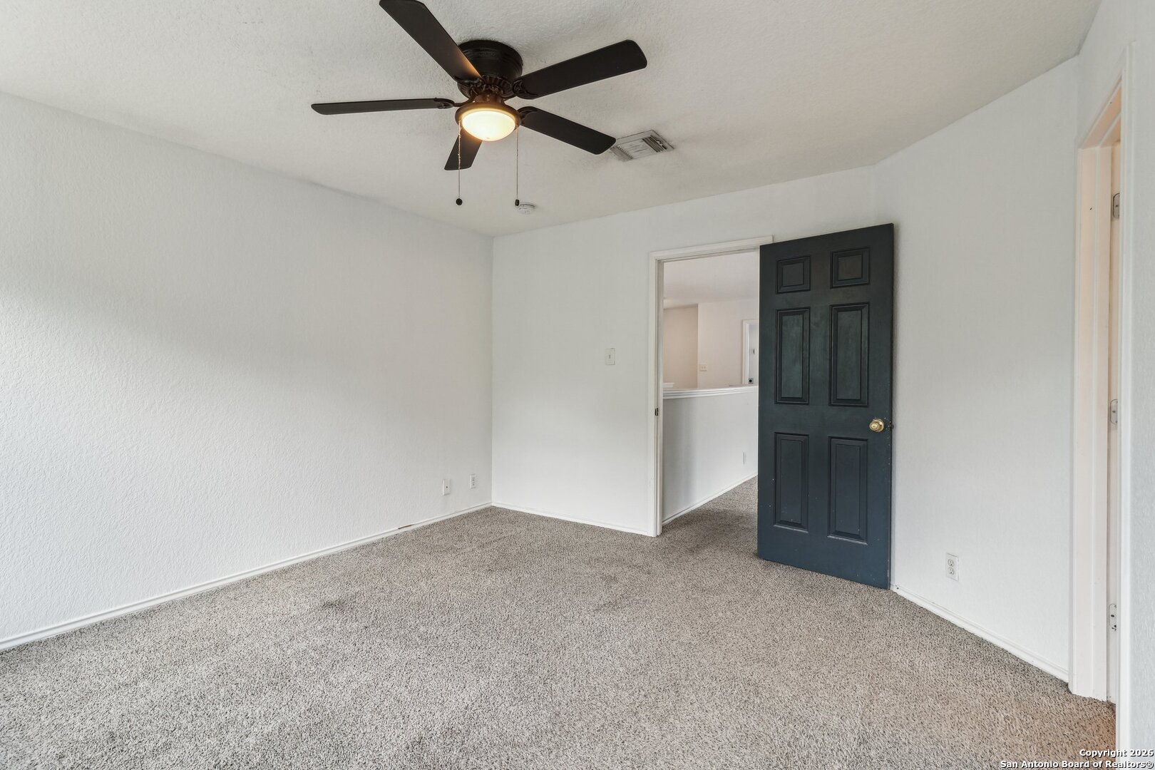 87 Kenrock Ridge San Antonio, TX 78254 - Photo 24 of 50 an empty room with closet and a ceiling fan