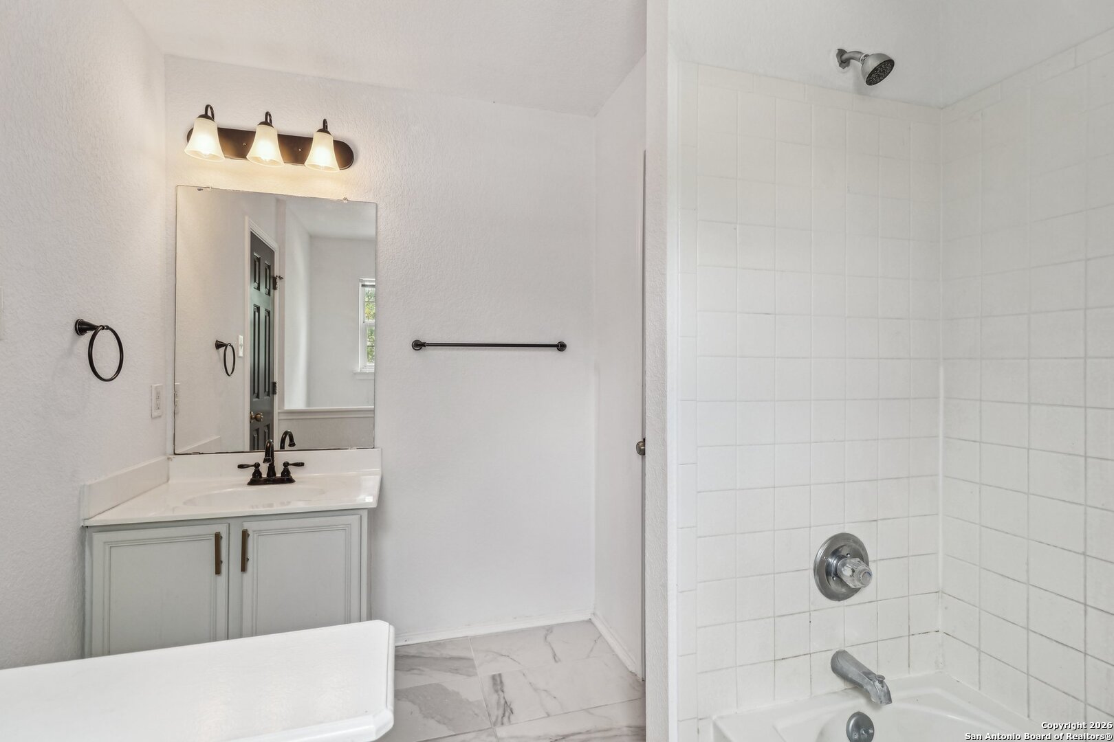 87 Kenrock Ridge San Antonio, TX 78254 - Photo 27 of 50 a bathroom with a sink a toilet and mirror