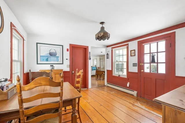 $385,000 | 8 Washington Street, Mendon, MA 01756