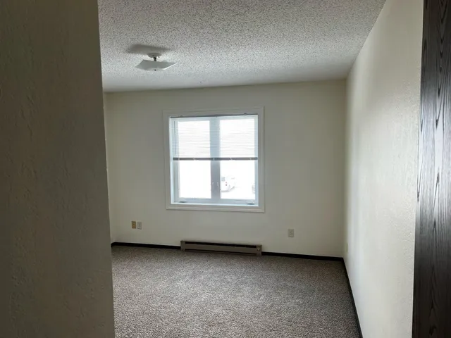 $684 | 300 Highland Court, Tyler, MN 56178