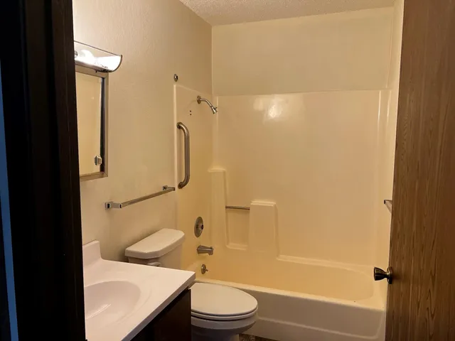 $684 | 300 Highland Court, Tyler, MN 56178