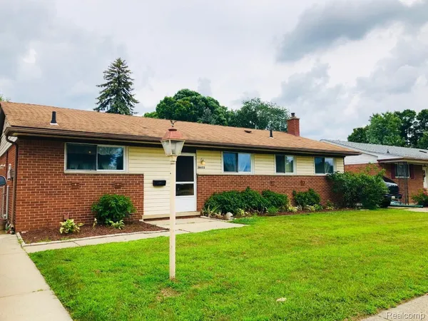 $1,995 | 38022 Lyndon, Livonia, MI 48154