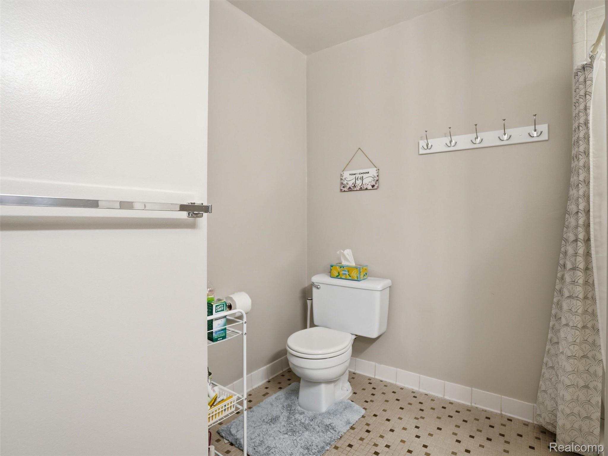 1975 Klingensmith Road, Unit 26 Bloomfield Hills, MI 48302 - Photo 12 of 21 24-DSC04218.jpg