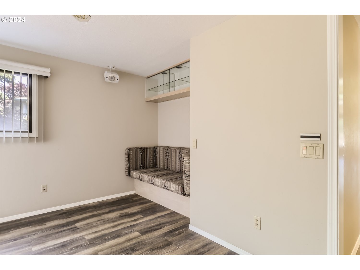 4009 Southeast View Acres Road Milwaukie, OR 97267 - Photo 15 of 37 a view of entryway with stairs