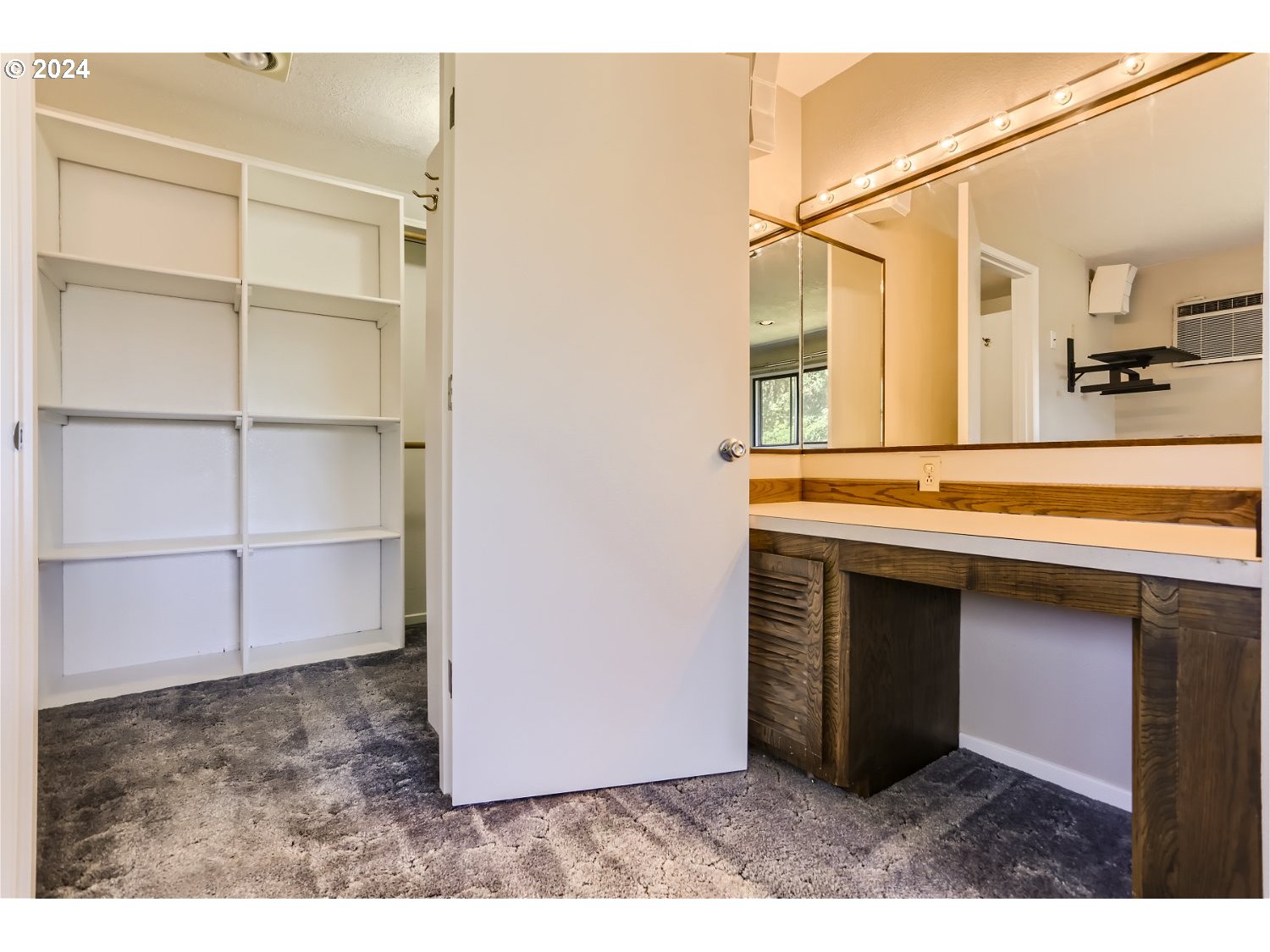 4009 Southeast View Acres Road Milwaukie, OR 97267 - Photo 21 of 37 a view of an empty room with cabinet and a window