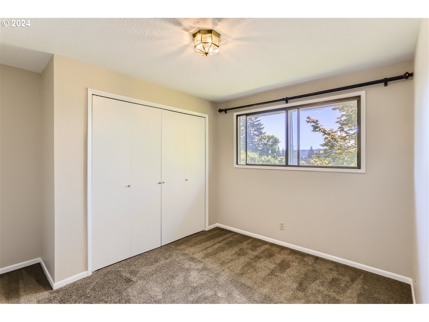 4009 Southeast View Acres Road Milwaukie, OR 97267 - Photo 23 of 37 a view of an empty room with a painting on the wall