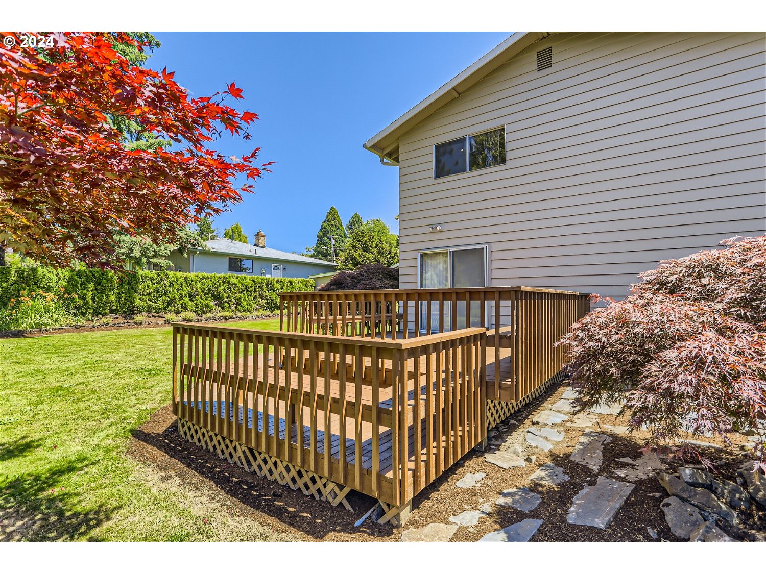4009 Southeast View Acres Road Milwaukie, OR 97267 - Photo 24 of 37 a view of a porch