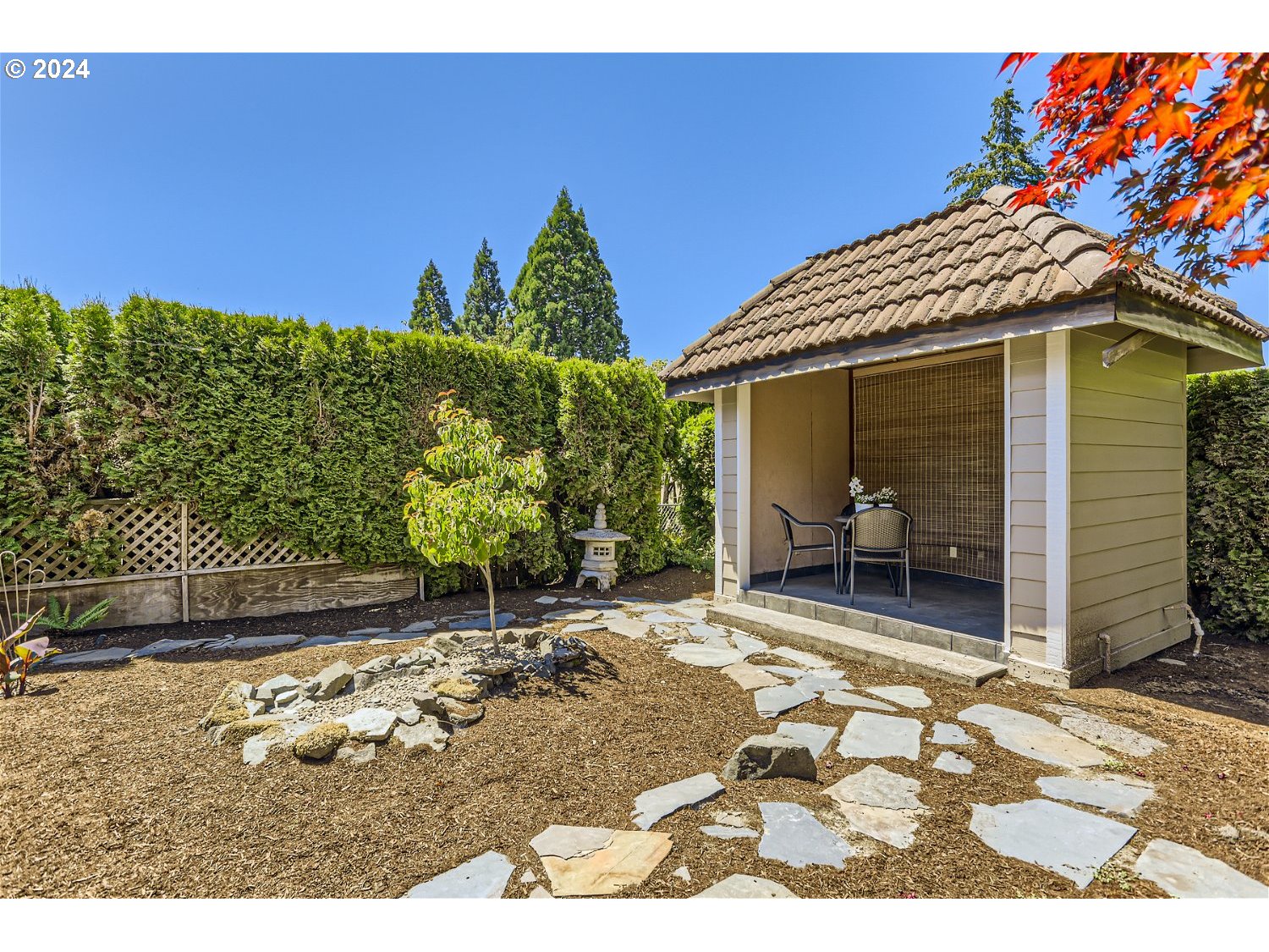 4009 Southeast View Acres Road Milwaukie, OR 97267 - Photo 31 of 37 a backyard of a house