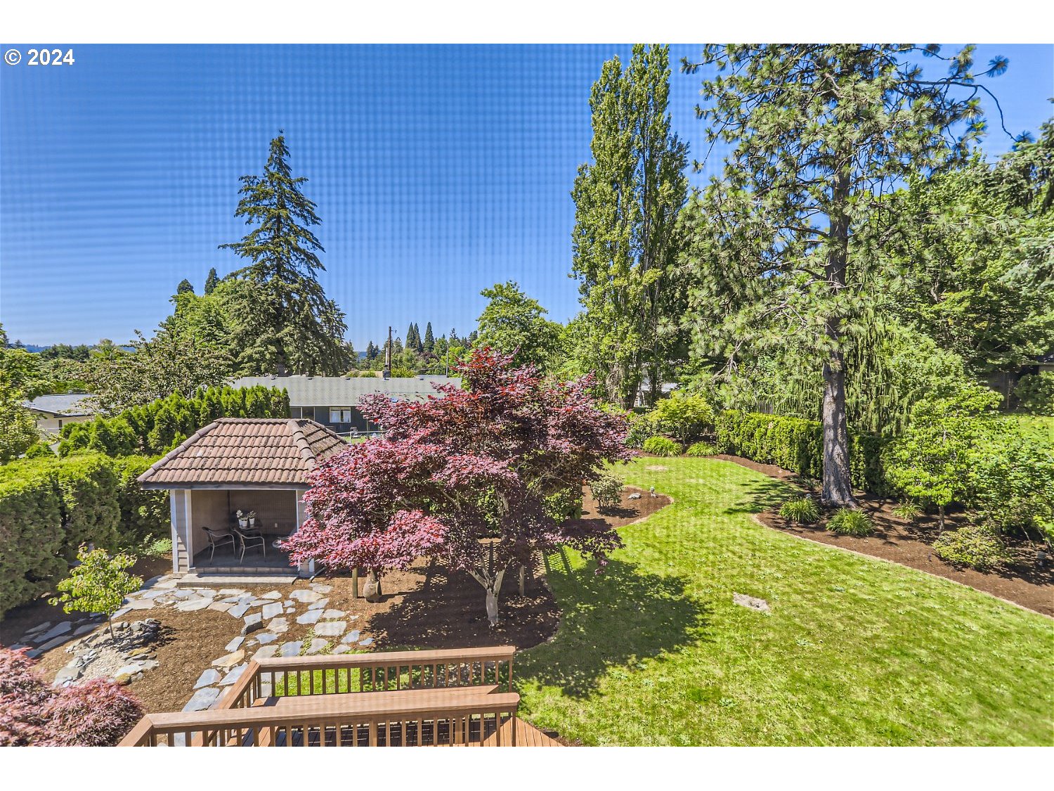 4009 Southeast View Acres Road Milwaukie, OR 97267 - Photo 33 of 37 a view of outdoor space and yard