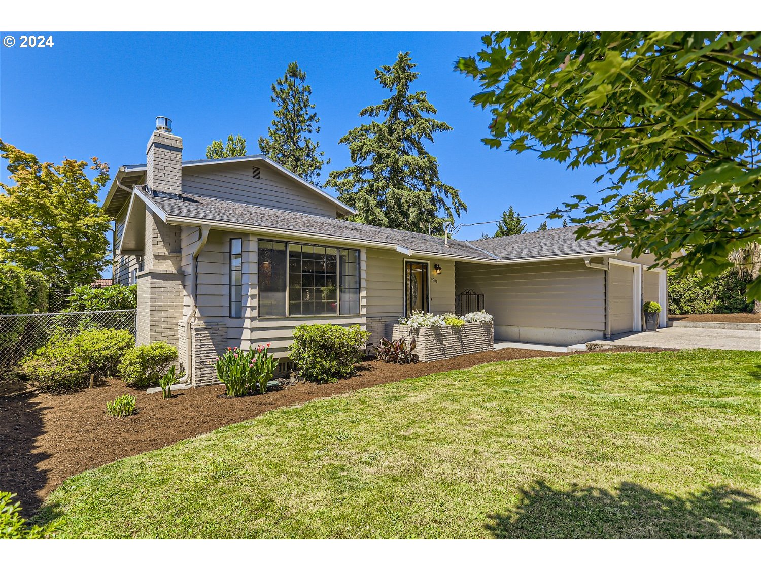 4009 Southeast View Acres Road Milwaukie, OR 97267 - Photo 5 of 37 a house view with a garden space