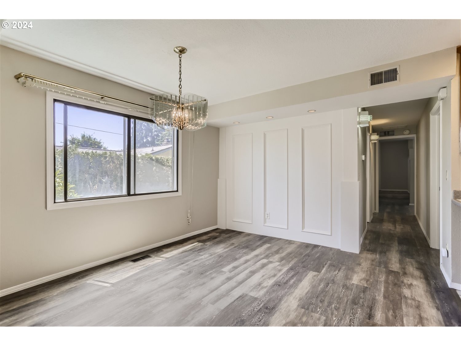 4009 Southeast View Acres Road Milwaukie, OR 97267 - Photo 9 of 37 a view of an empty room with window and hardwood floor