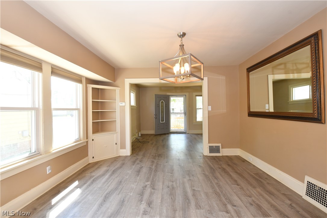 1127 Sunset Road Cleveland, OH 44124 - Photo 8 of 24
