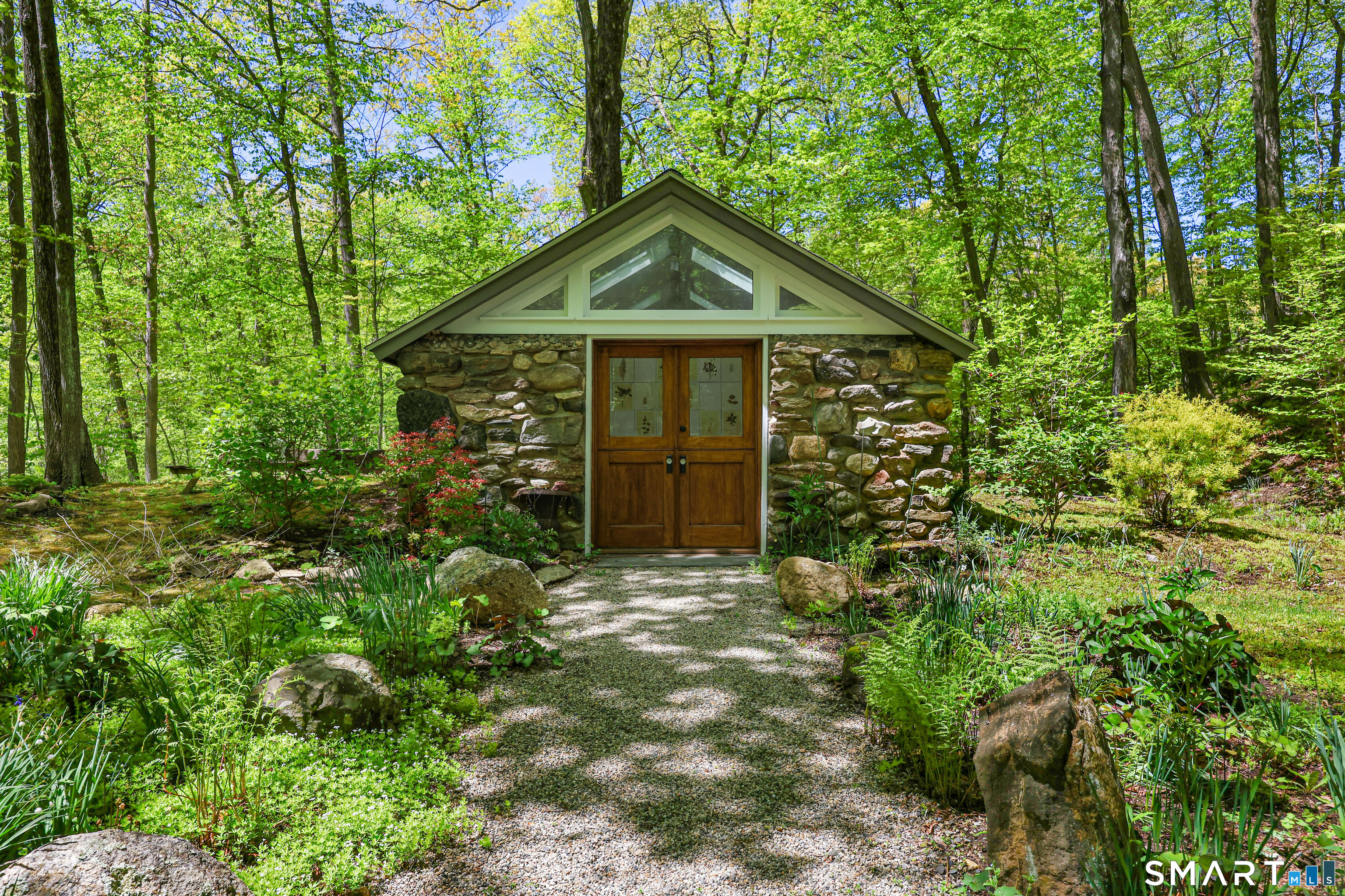 4 Old Barlow Mountain Road Ridgefield, CT 06877 - Photo 32 of 40 a view of a yard in front of house