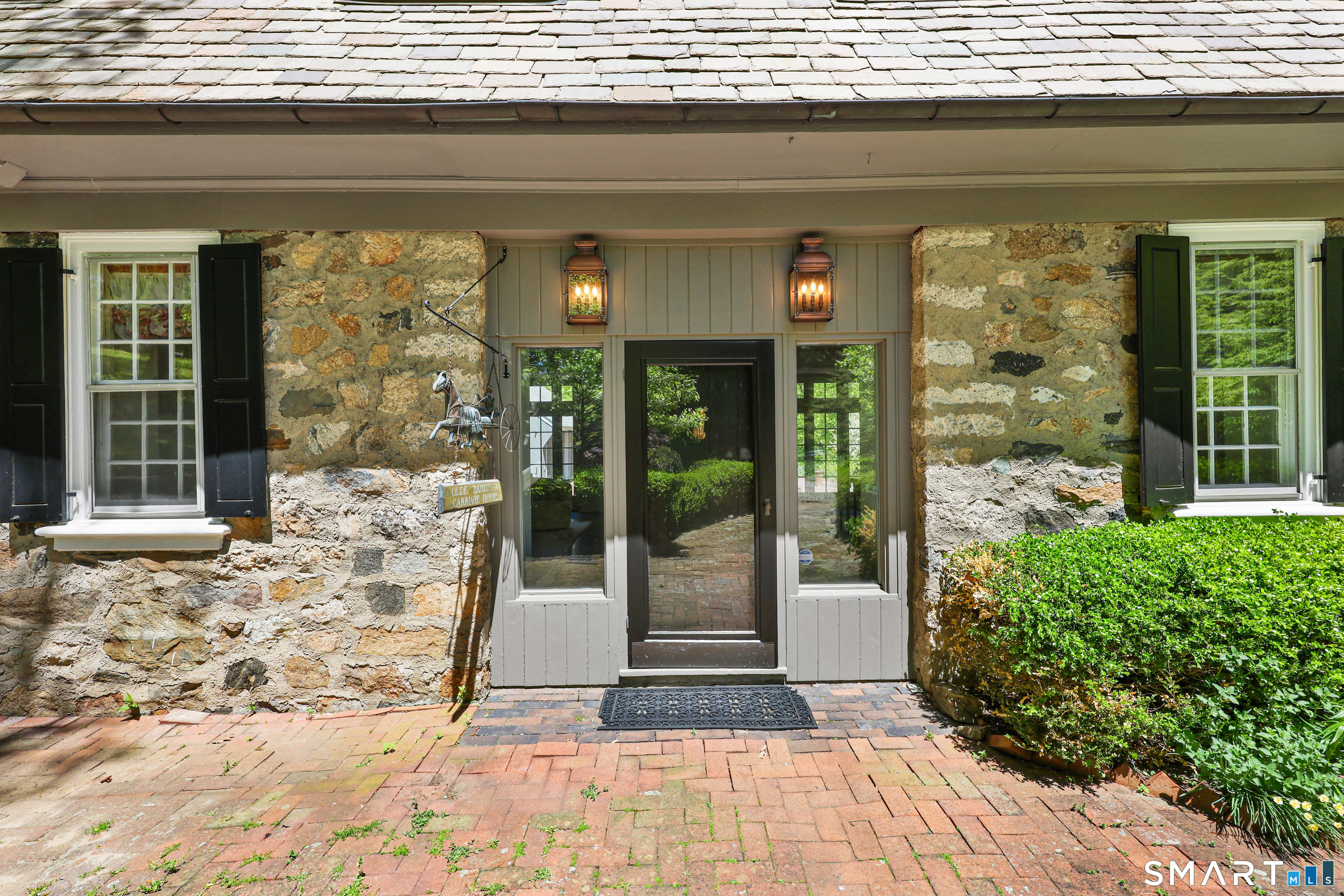 4 Old Barlow Mountain Road Ridgefield, CT 06877 - Photo 4 of 40 a front view of a house