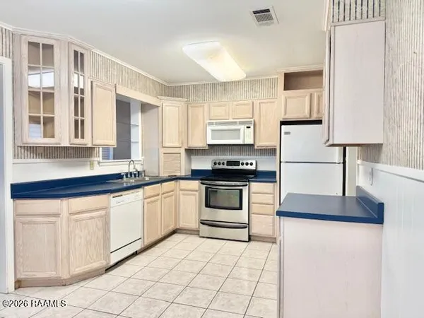 $1,200 | 103 Holly Street, Pineville, LA 71360