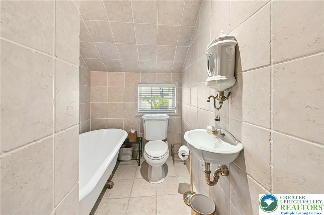 1194 Street Road Buckingham, PA 18938 - Photo 33 of 56