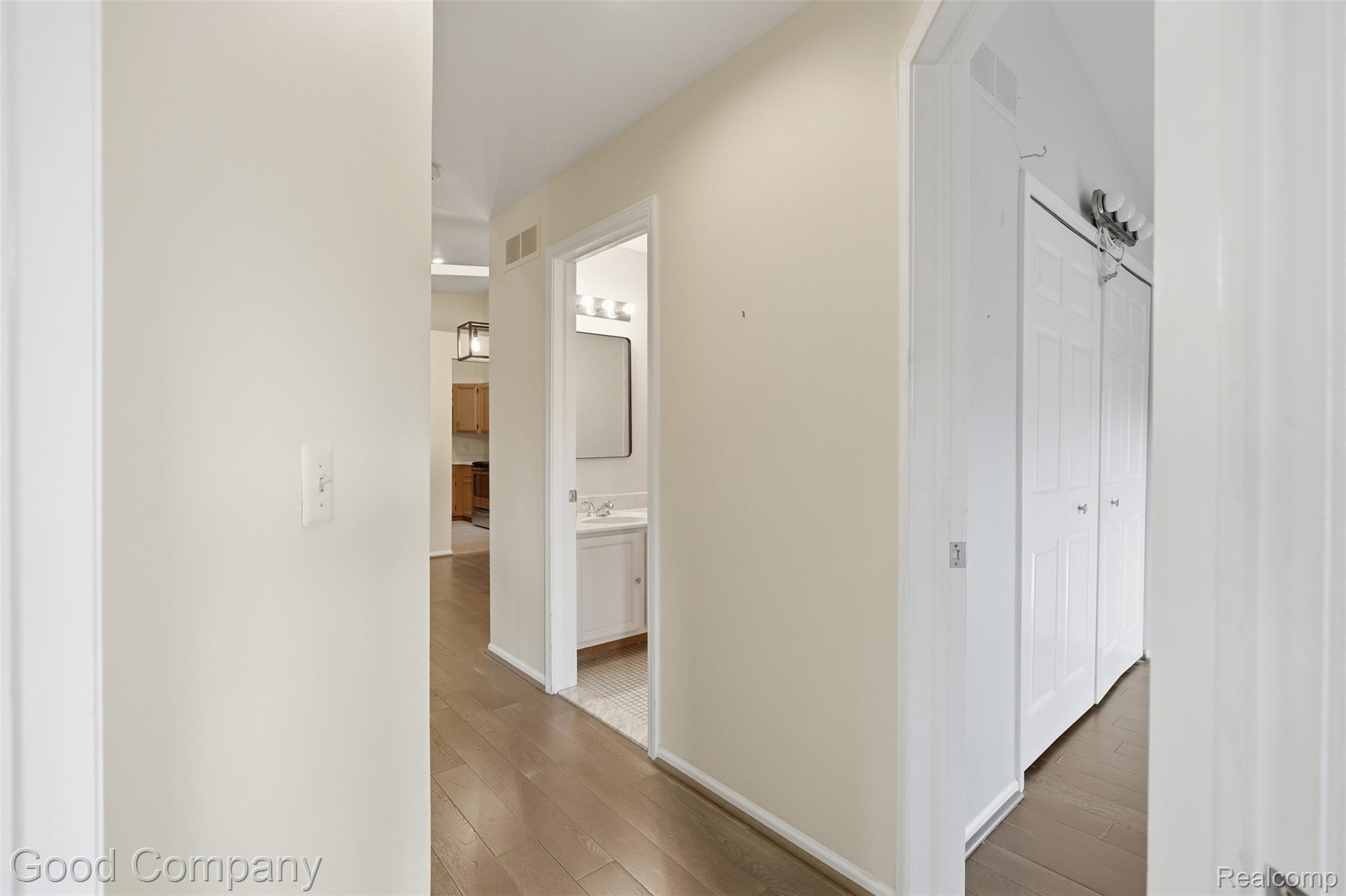 7284 Westchester Road, Unit 7 West Bloomfield, MI 48322 - Photo 10 of 22 109.jpg