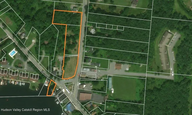 a view of a tennis court