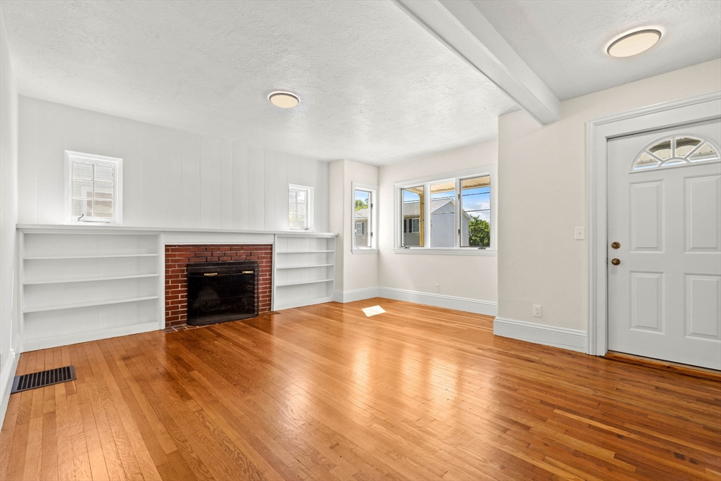 28 Hawthorne Street Lynn, MA 01902 - Photo 9 of 34