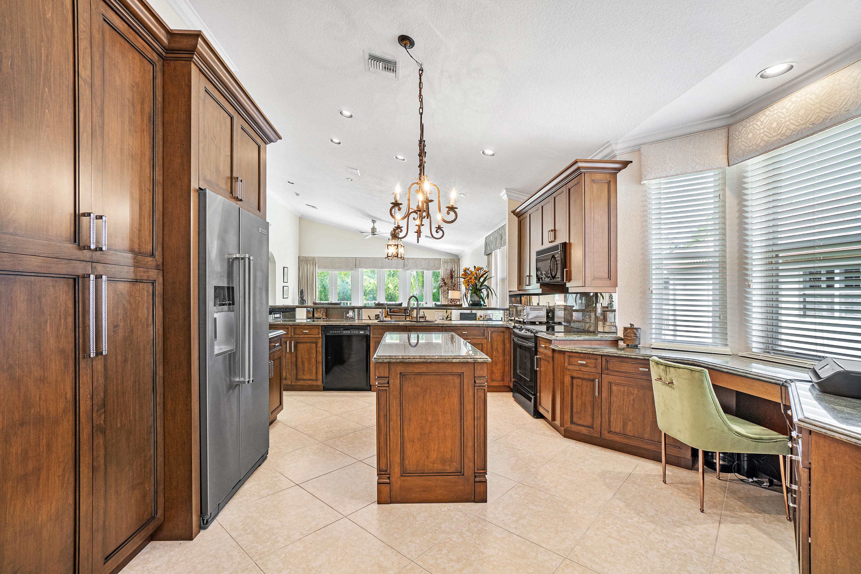 6160 Island Bend, Unit D Boca Raton, FL 33496 - Photo 6 of 25 Kitchen