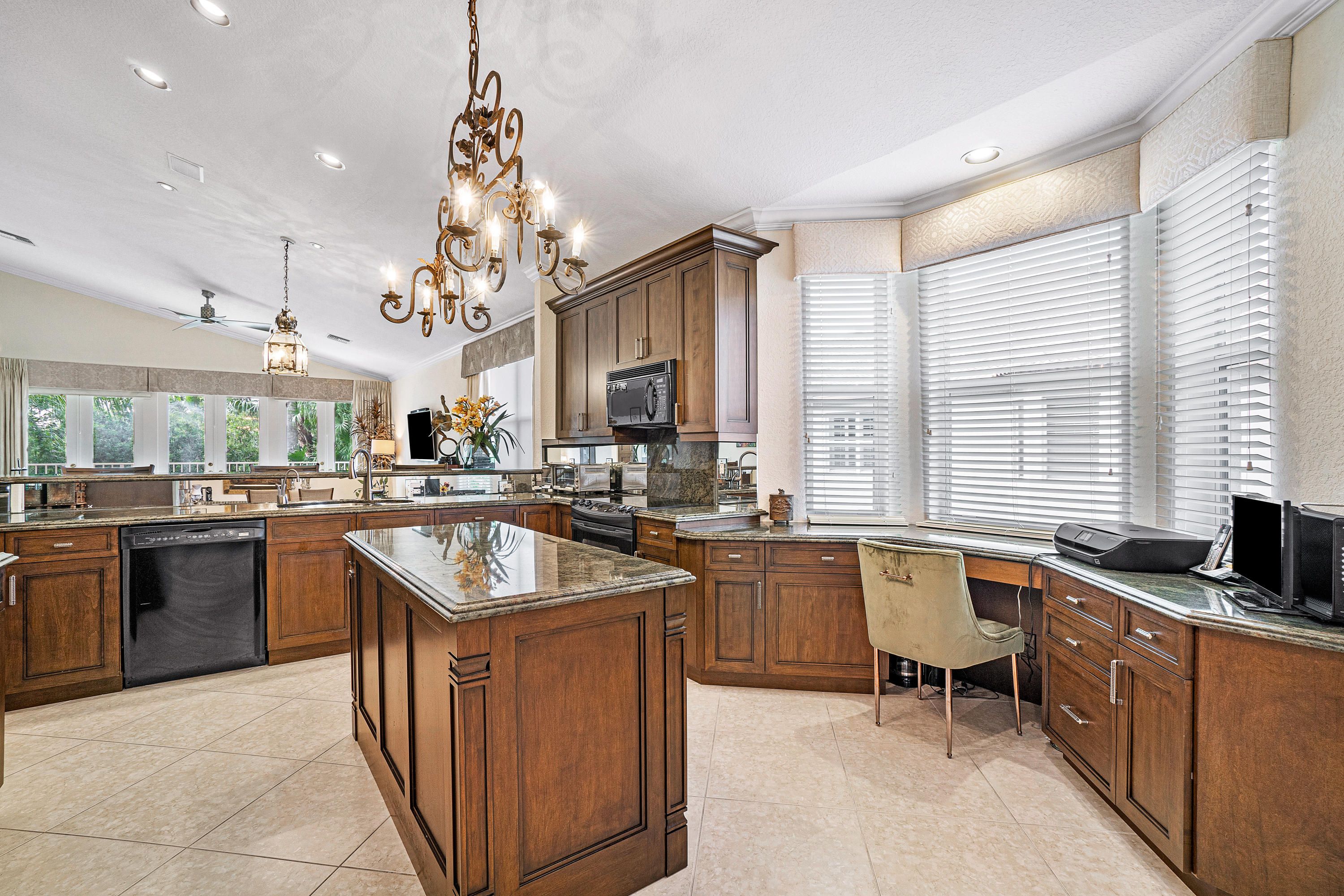 6160 Island Bend, Unit D Boca Raton, FL 33496 - Photo 7 of 25 Kitchen
