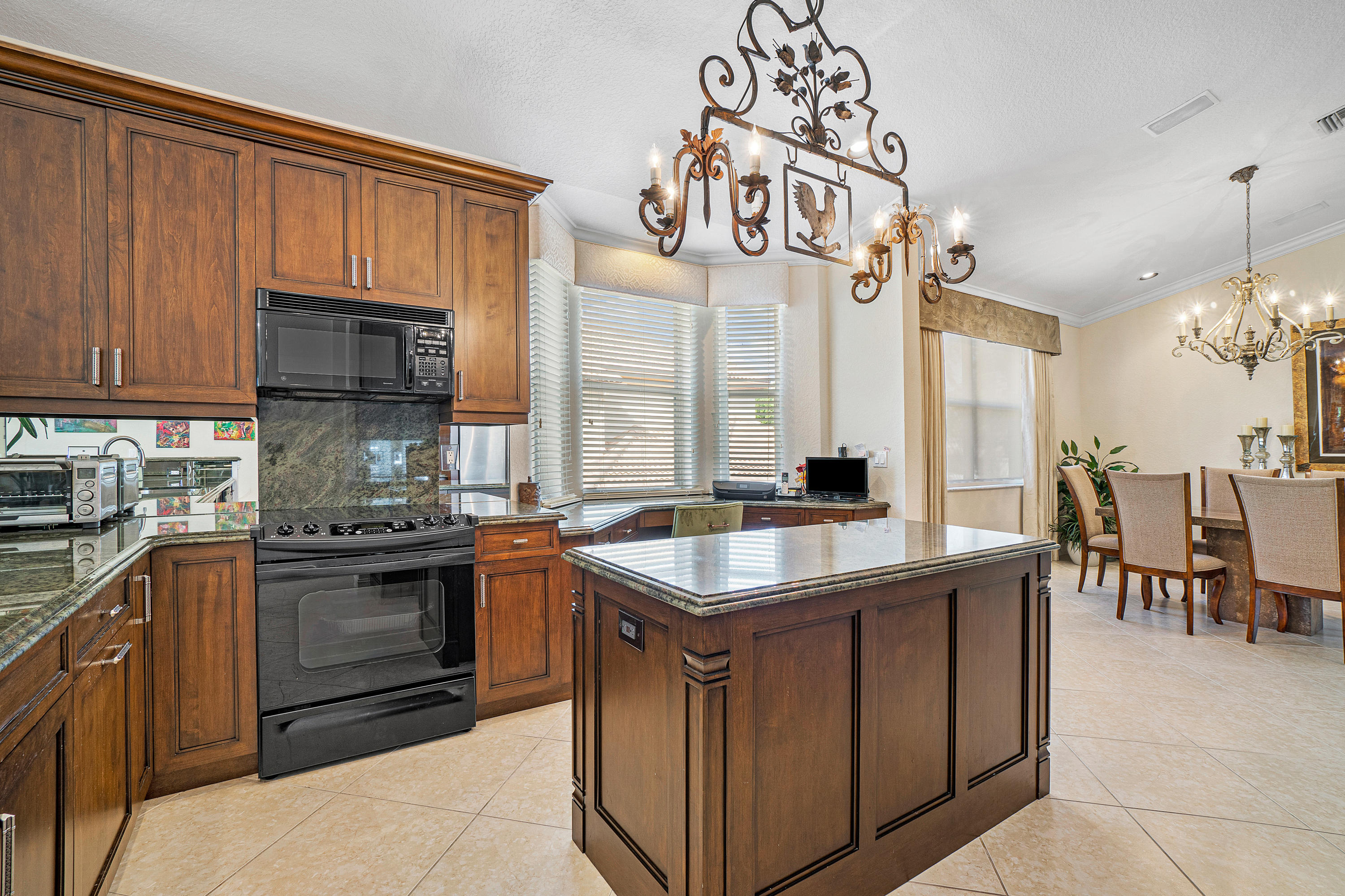 6160 Island Bend, Unit D Boca Raton, FL 33496 - Photo 9 of 25 Kitchen