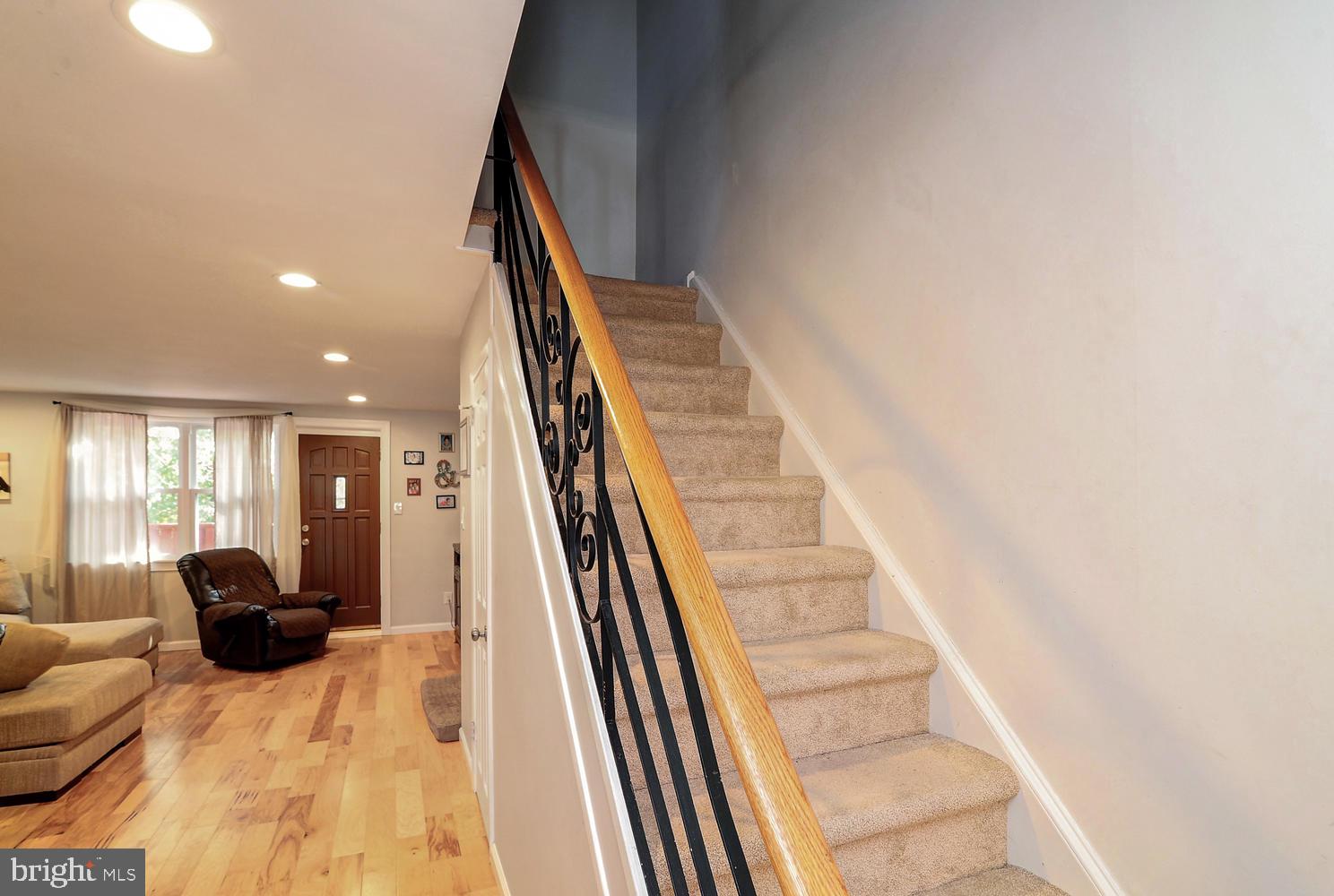 2848 Angus Road Philadelphia, PA 19114 - Photo 14 of 29 Foyer
